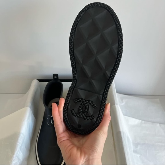 Chanel Black Short Rain Boots 2023 - Picture 6 of 11